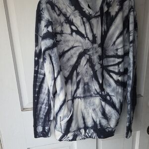 EARTHBOUND Black and White Tie-Dye Men's Hoodie Size Medium.